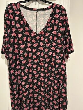MAKE OFFER! A Rose By Any Other Name! Black V-Neck Tunic Tee w/ Pink Rose Print